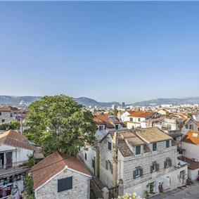 4-5 bedroom villa with Split City and Sea Views sleeps 8-10